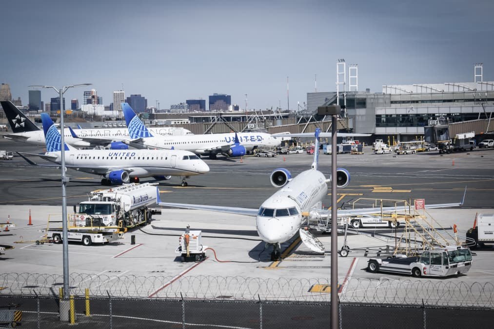 FAA halts flights to Newark, Philadelphia, New York because of equipment problem