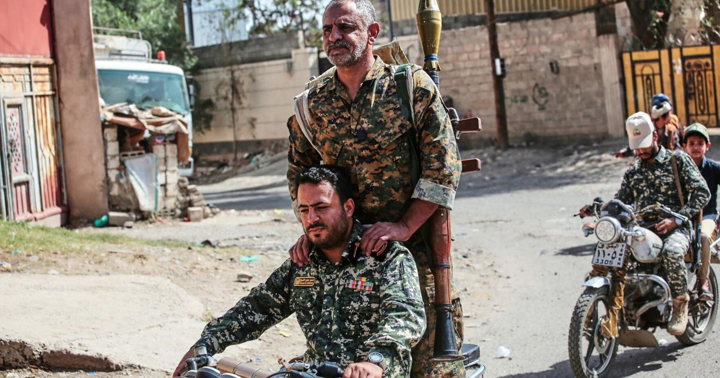 Houthis seize Red Sea coast as Saudi pipeline shutdown deepens oil risks